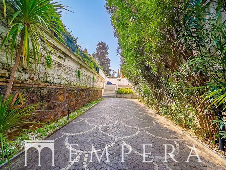 Immagine 30 di Villa in vendita  in Via Duchessa Di Galliera a Roma