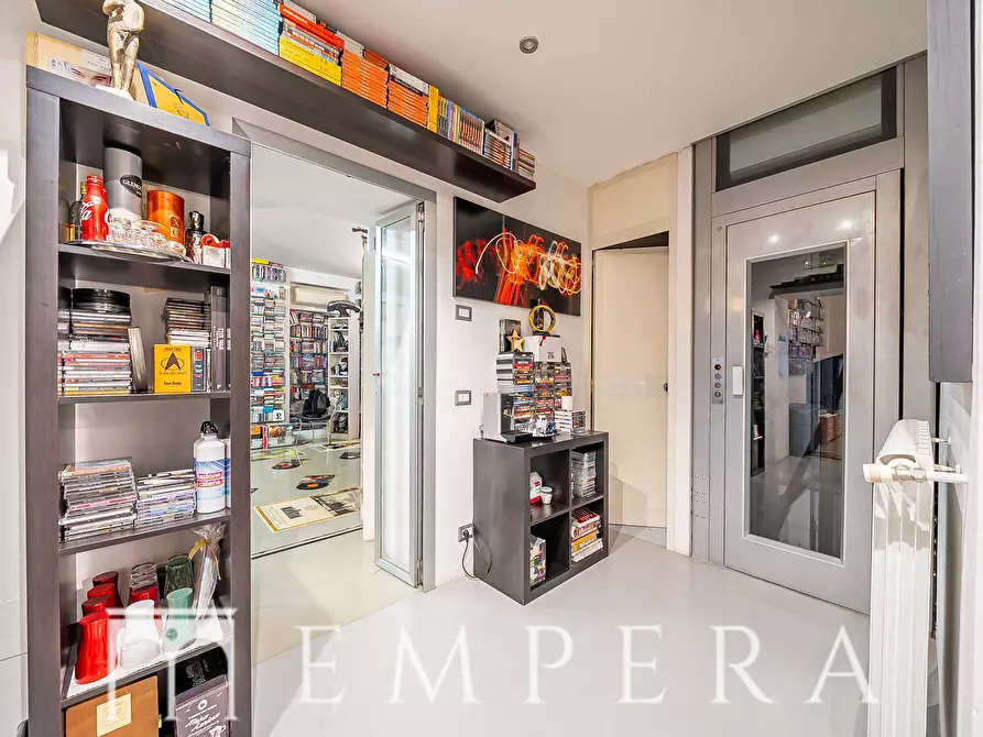Immagine 36 di Villa in vendita  in Via Duchessa Di Galliera a Roma