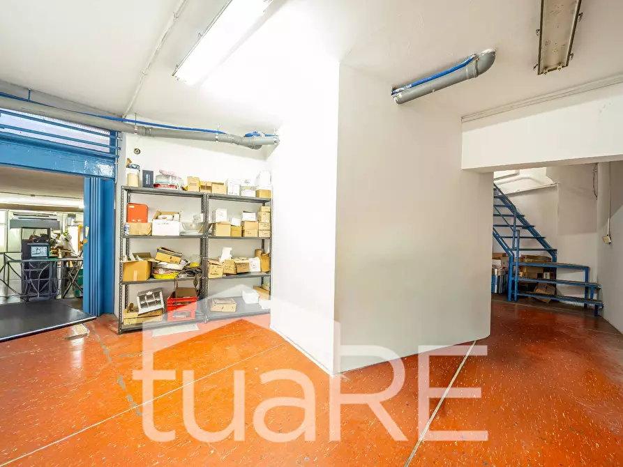 Immagine 8 di Locale commerciale in vendita  in Via Baldo Degli Ubaldi a Roma