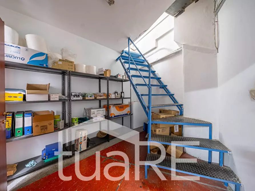 Immagine 9 di Locale commerciale in vendita  in Via Baldo Degli Ubaldi a Roma