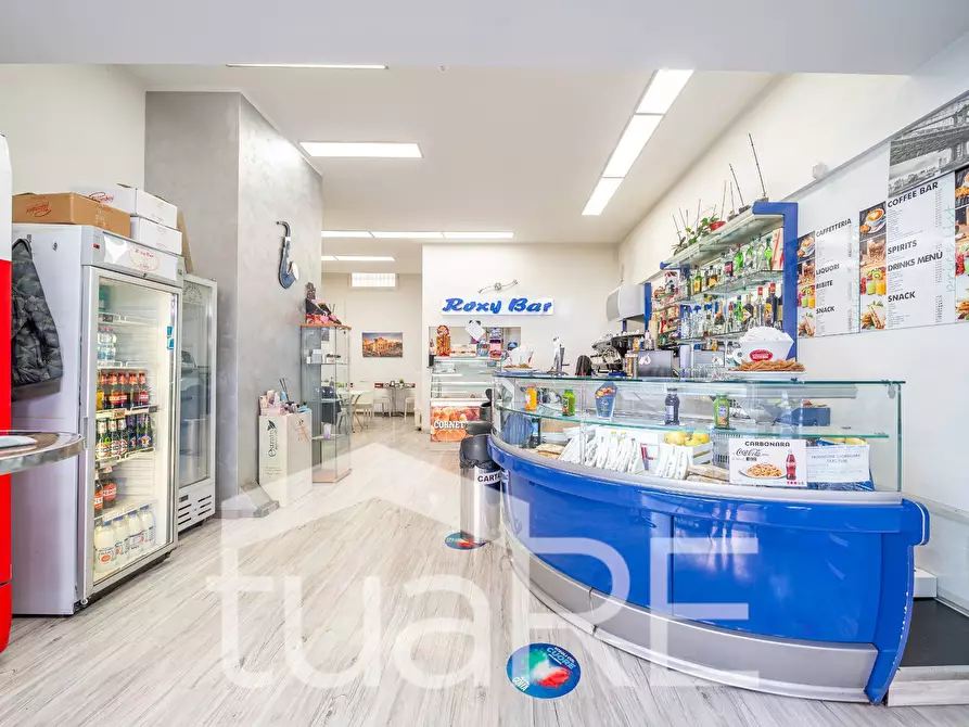Immagine 12 di Locale commerciale in vendita  in Via Baldo Degli Ubaldi a Roma
