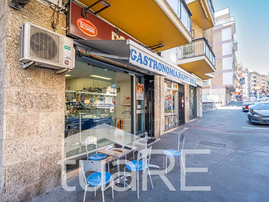 Immagine 14 di Locale commerciale in vendita  in Via Baldo Degli Ubaldi a Roma