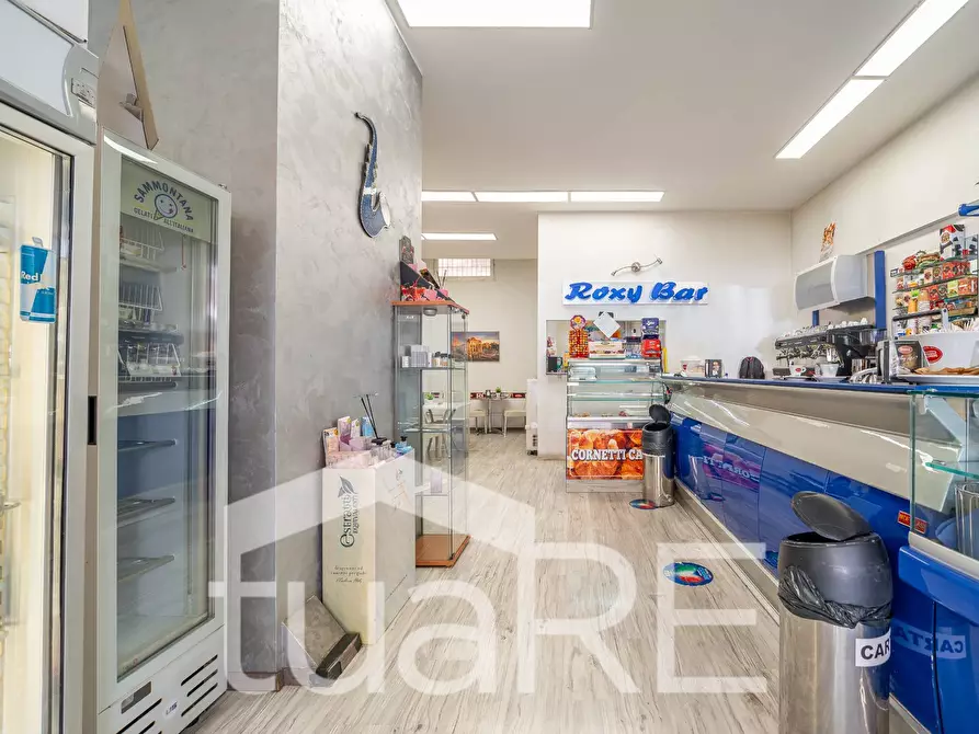 Immagine 19 di Locale commerciale in vendita  in Via Baldo Degli Ubaldi a Roma