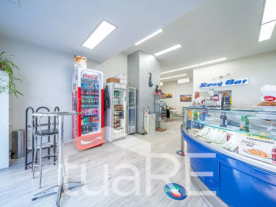 Immagine 20 di Locale commerciale in vendita  in Via Baldo Degli Ubaldi a Roma