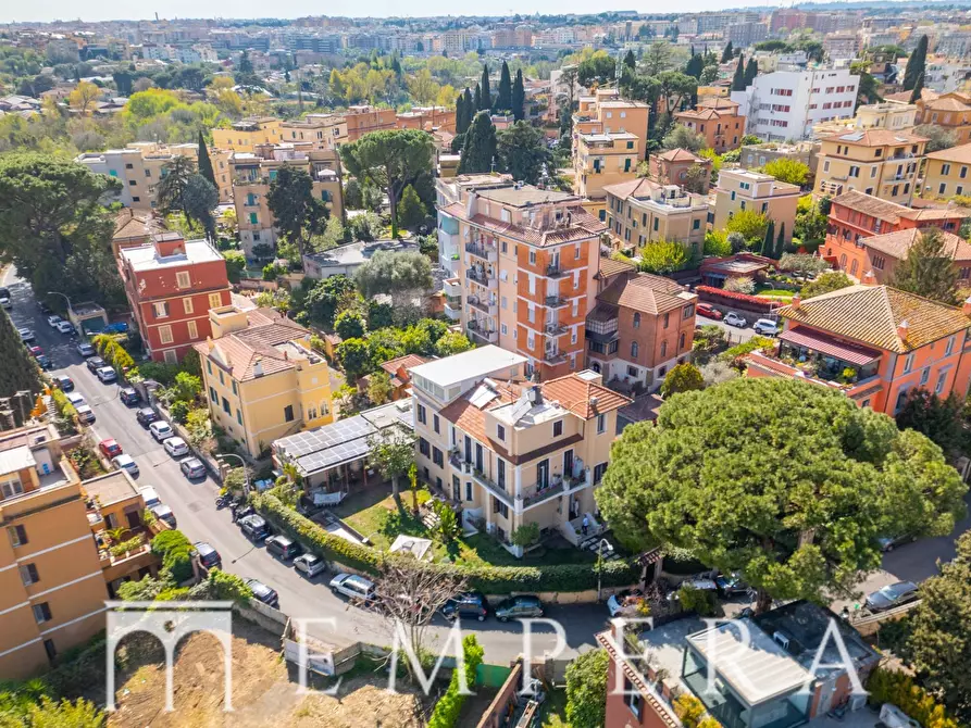 Immagine 32 di Attico in vendita  in Via Cimone a Roma