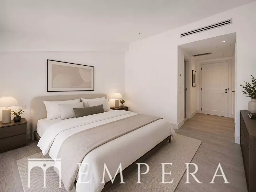 Immagine 3 di Palazzo in vendita  in via ardeatina a Roma