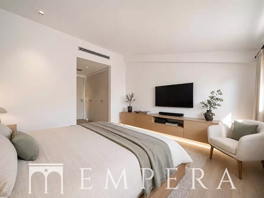 Immagine 4 di Palazzo in vendita  in via ardeatina a Roma