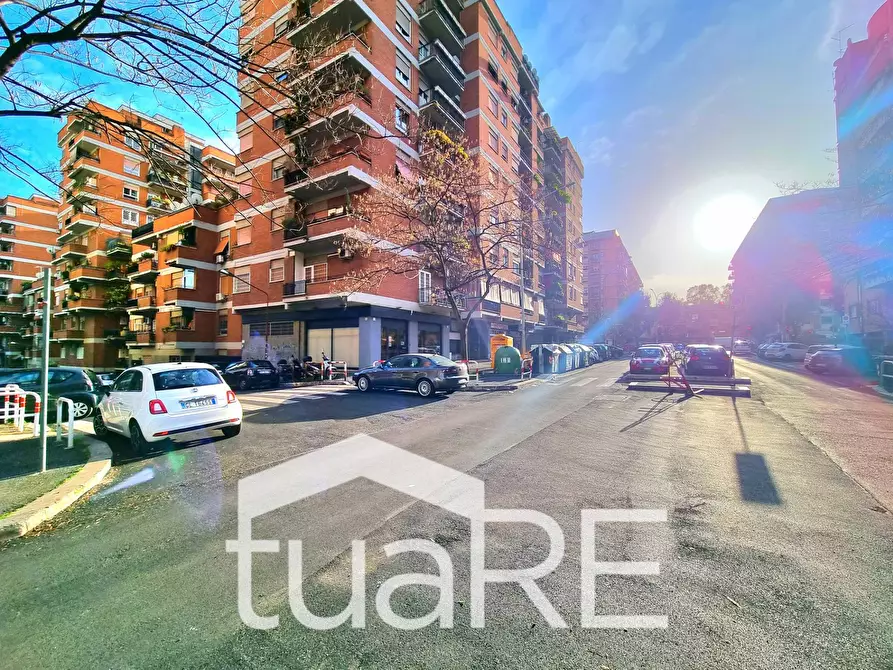 Immagine 5 di Negozio in vendita  in Via Quirino Majorana a Roma