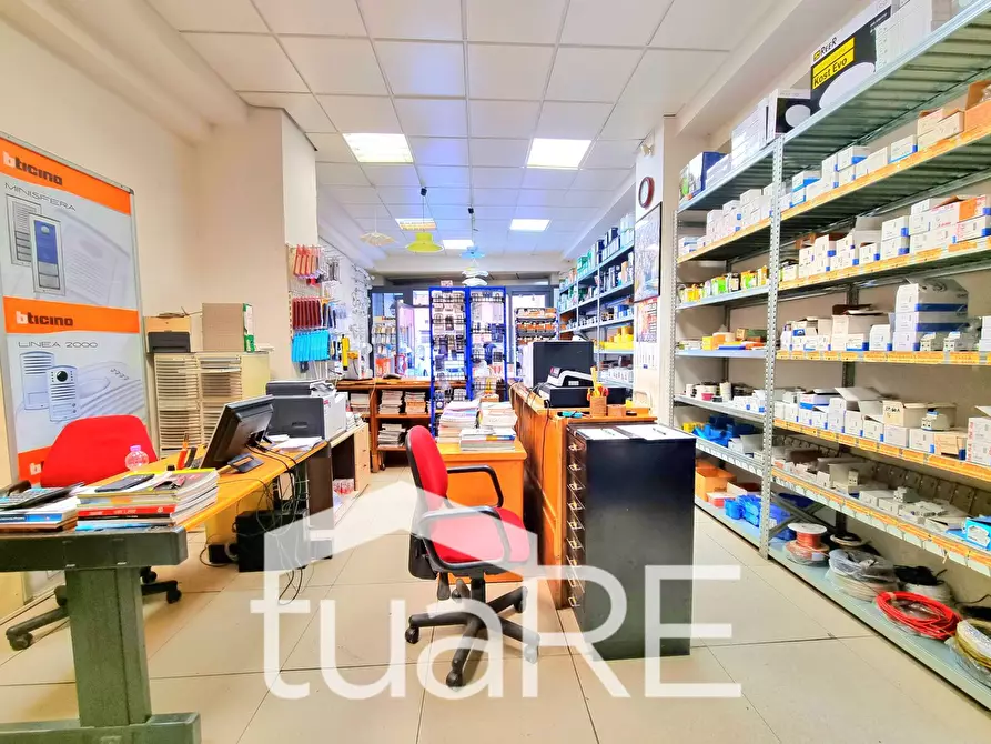 Immagine 13 di Negozio in vendita  in Via Quirino Majorana a Roma