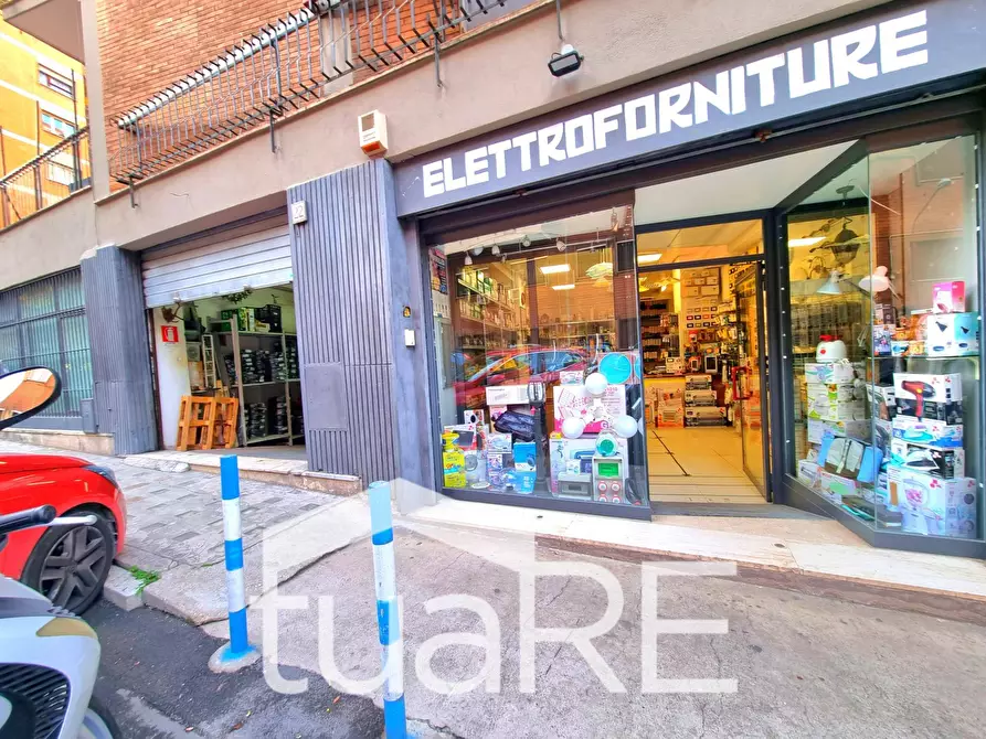 Immagine 14 di Negozio in vendita  in Via Quirino Majorana a Roma