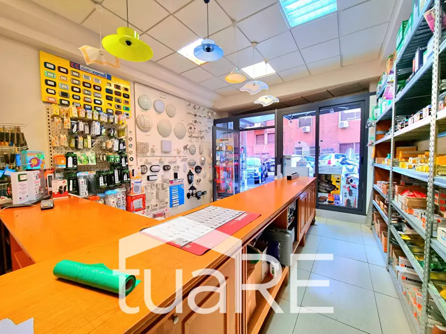 Immagine 19 di Negozio in vendita  in Via Quirino Majorana a Roma