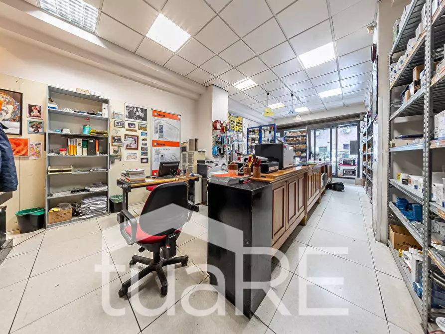 Immagine 3 di Negozio in vendita  in Via Quirino Majorana a Roma