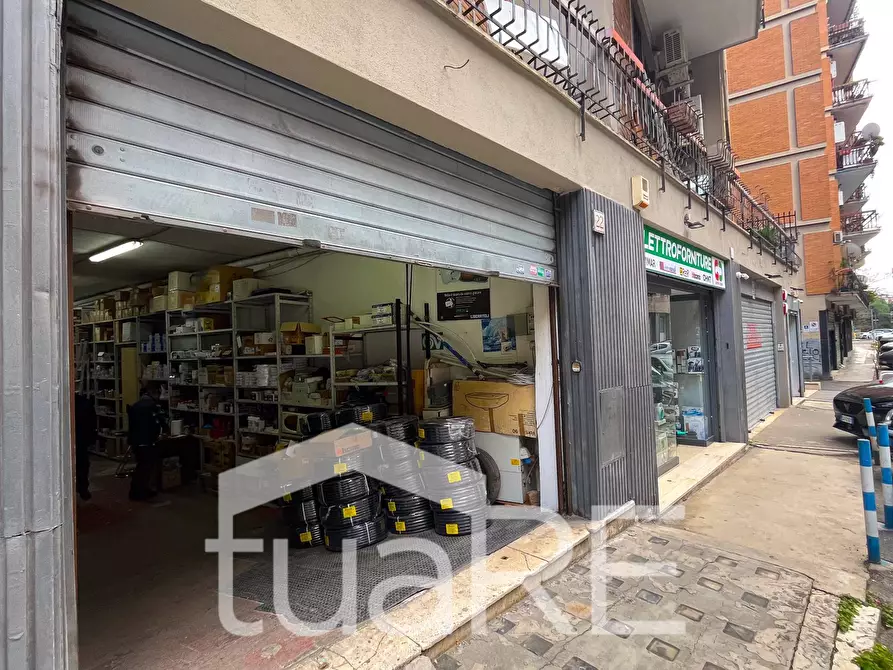 Immagine 12 di Negozio in vendita  in Via Quirino Majorana a Roma