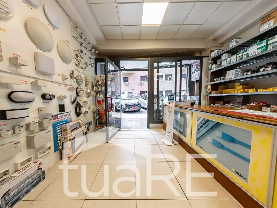 Immagine 17 di Negozio in vendita  in Via Quirino Majorana a Roma