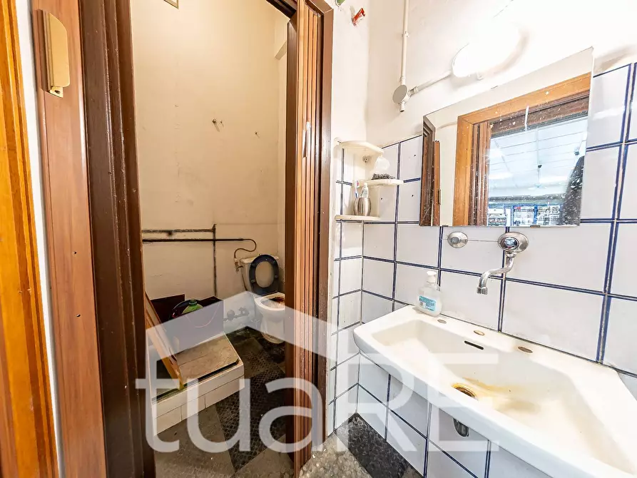Immagine 22 di Negozio in vendita  in Via Quirino Majorana a Roma