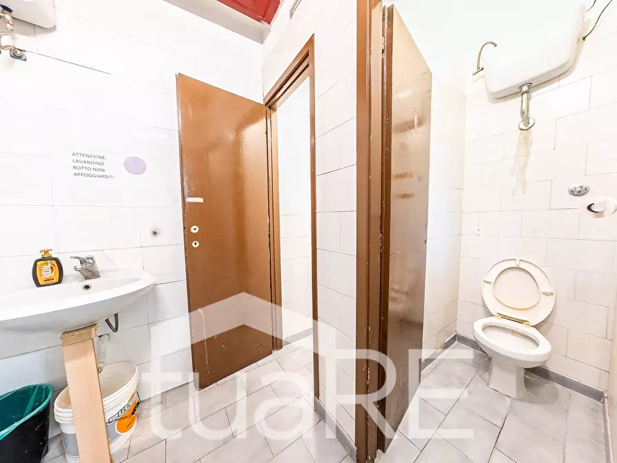 Immagine 27 di Negozio in vendita  in Via Quirino Majorana a Roma