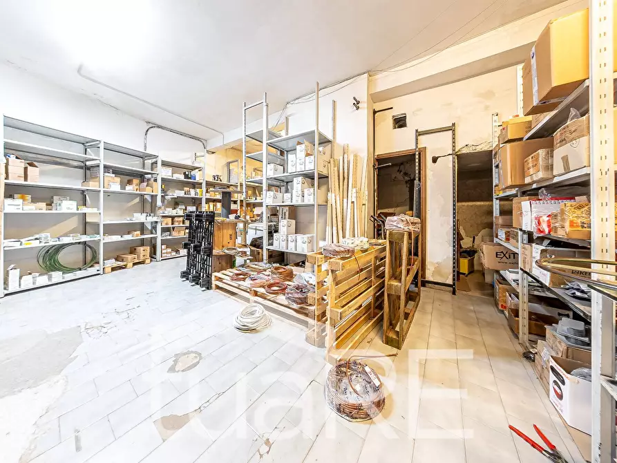 Immagine 28 di Negozio in vendita  in Via Quirino Majorana a Roma
