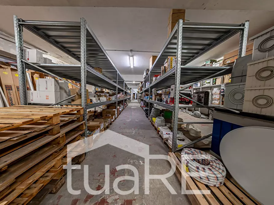 Immagine 35 di Negozio in vendita  in Via Quirino Majorana a Roma