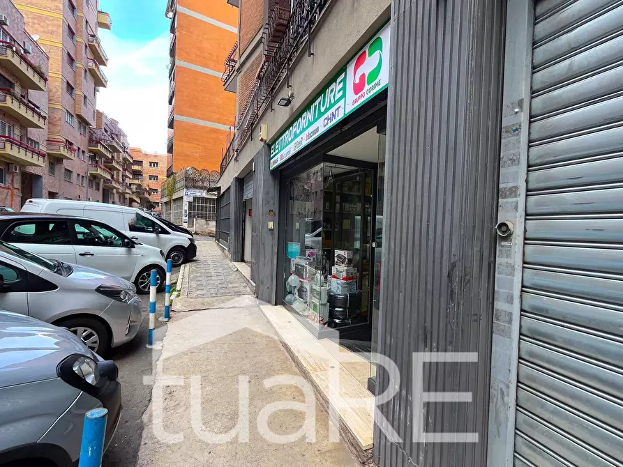 Immagine 39 di Negozio in vendita  in Via Quirino Majorana a Roma