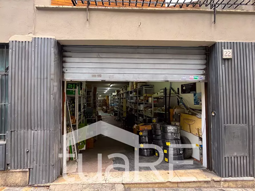 Immagine 41 di Negozio in vendita  in Via Quirino Majorana a Roma