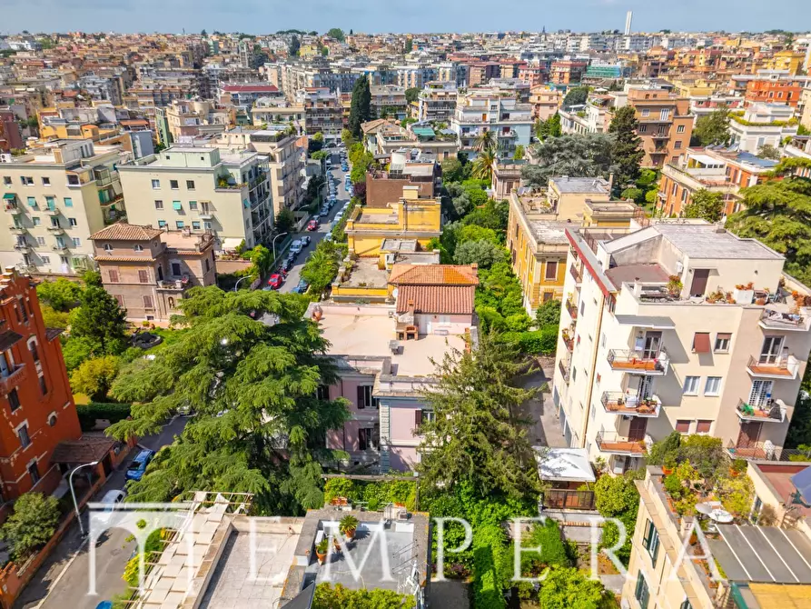 Immagine 40 di Attico in vendita  in Via Guido Cavalcanti a Roma