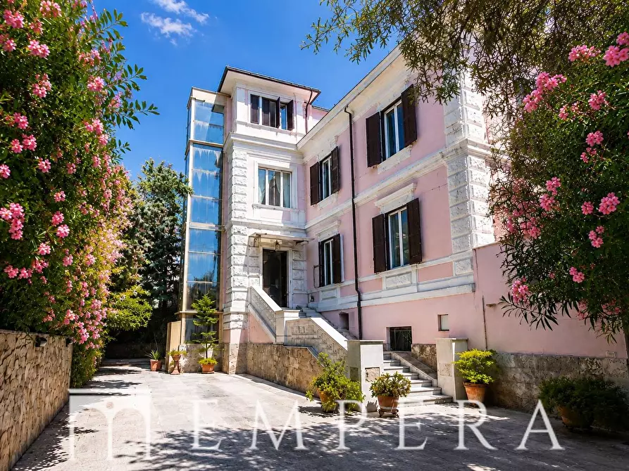 Immagine 2 di Villa in vendita  in Via Guido Cavalcanti a Roma