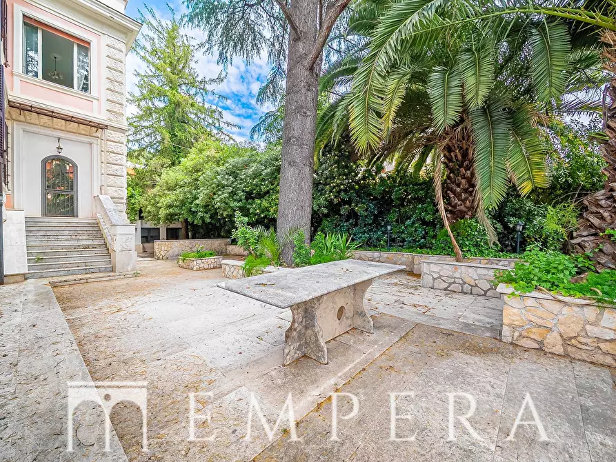 Immagine 3 di Villa in vendita  in Via Guido Cavalcanti a Roma