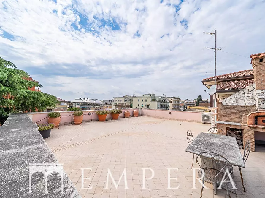 Immagine 17 di Villa in vendita  in Via Guido Cavalcanti a Roma