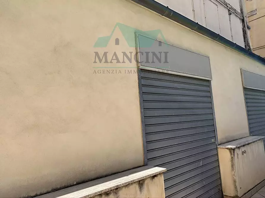 Immagine 4 di Locale commerciale in vendita  in mura occidentali 15 a Jesi