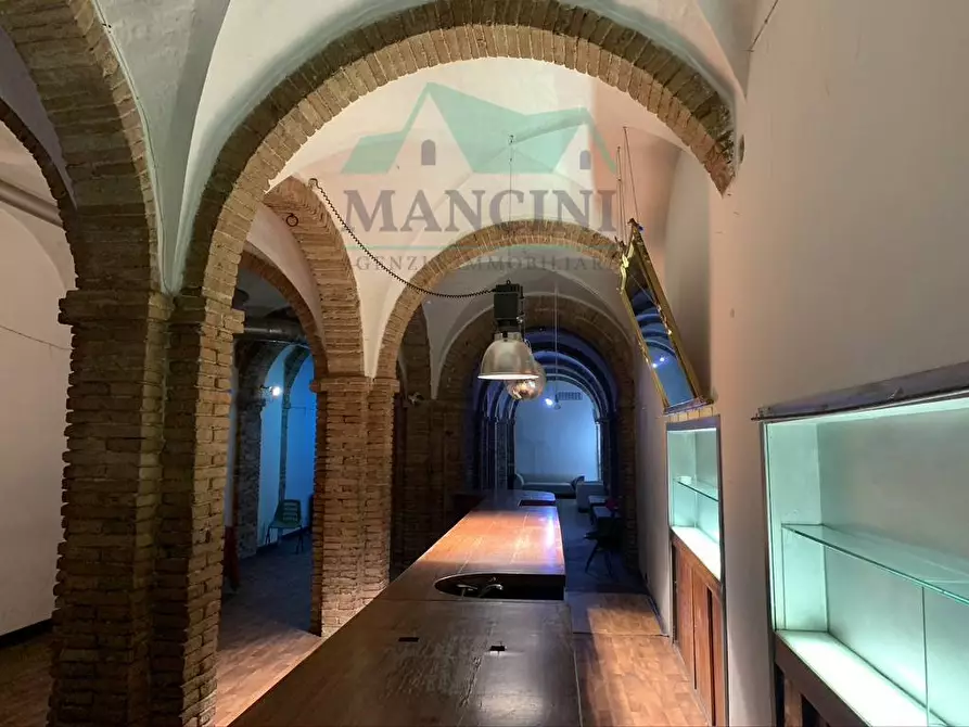 Immagine 10 di Locale commerciale in vendita  in MURA OCCIDENTALI 66 a Jesi
