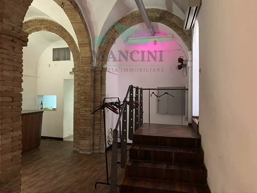 Immagine 4 di Locale commerciale in vendita  in MURA OCCIDENTALI 66 a Jesi