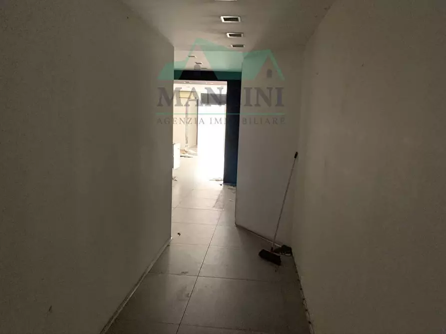 Immagine 4 di Attività commerciale in affitto  in MATTEOTTI 60 a Jesi