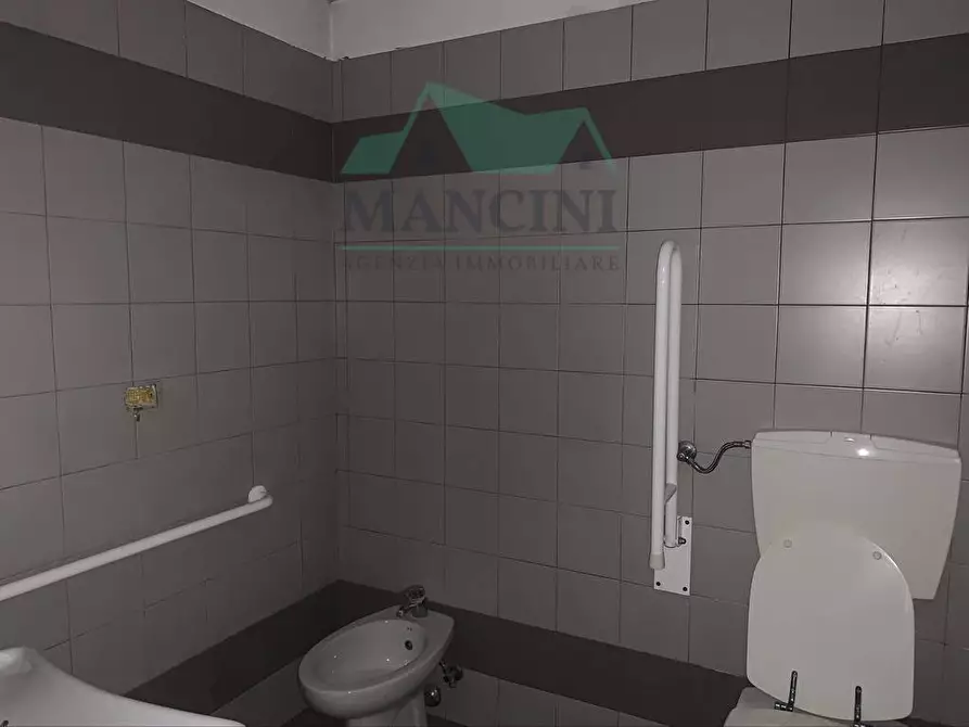 Immagine 9 di Attività commerciale in affitto  in vittoria 33 a Jesi