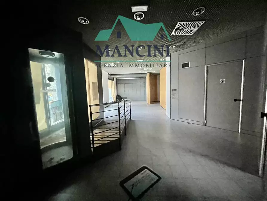 Immagine 11 di Attività commerciale in affitto  in vittoria 33 a Jesi