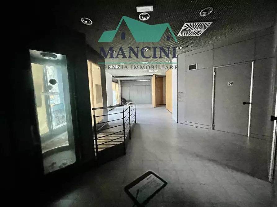 Immagine 21 di Attività commerciale in affitto  in vittoria 33 a Jesi