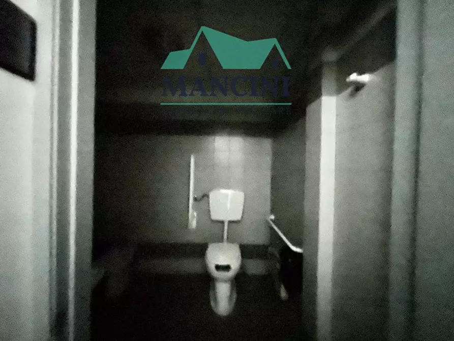 Immagine 24 di Attività commerciale in affitto  in vittoria 33 a Jesi