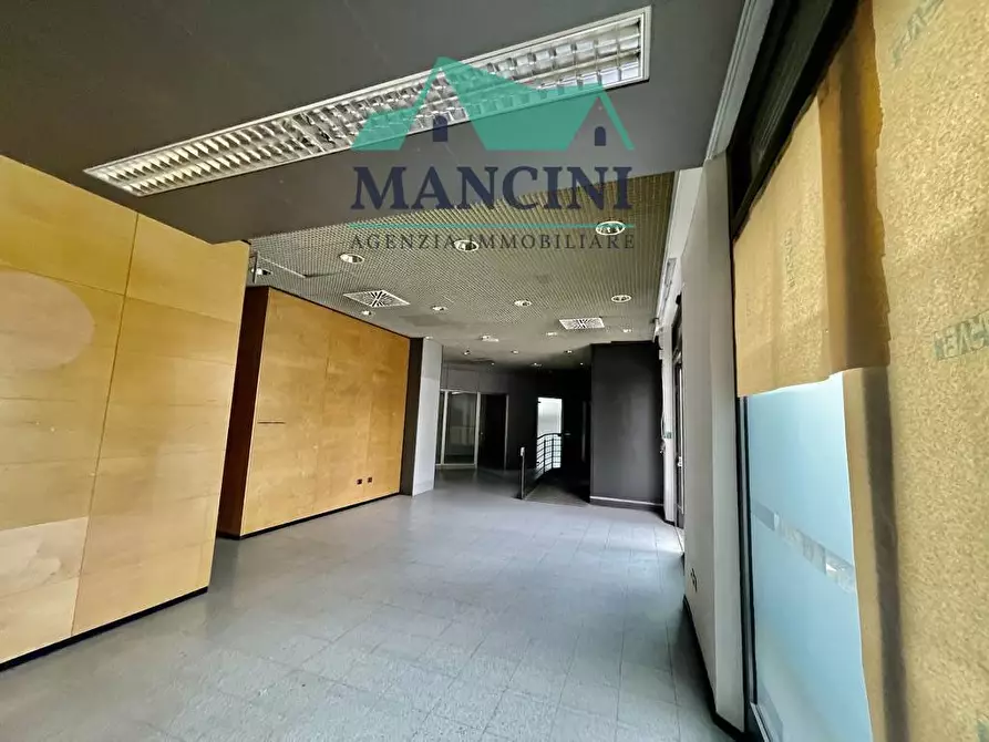 Immagine 8 di Attività commerciale in affitto  in vittoria 33 a Jesi