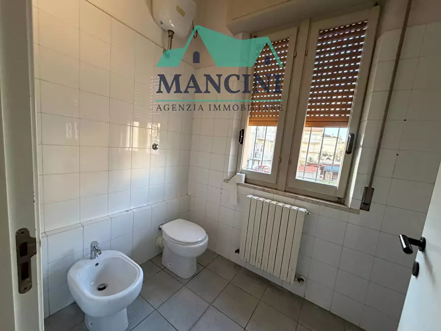 Immagine 8 di Ufficio in affitto  in GALLODORO a Jesi