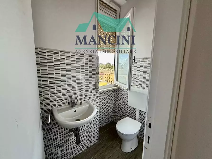 Immagine 14 di Negozio in vendita  in mura occidentali 5/H a Jesi