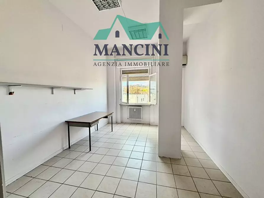 Immagine 6 di Negozio in vendita  in mura occidentali 5/H a Jesi