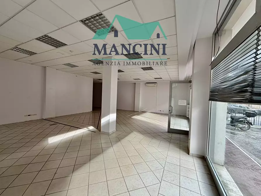 Immagine 4 di Negozio in vendita  in mura occidentali 5/H a Jesi