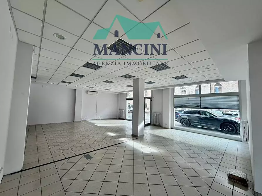 Immagine 2 di Negozio in vendita  in mura occidentali 5/H a Jesi