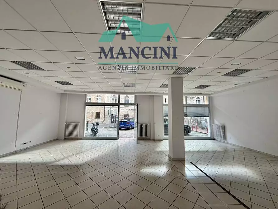 Immagine 1 di Negozio in vendita  in mura occidentali 5/H a Jesi