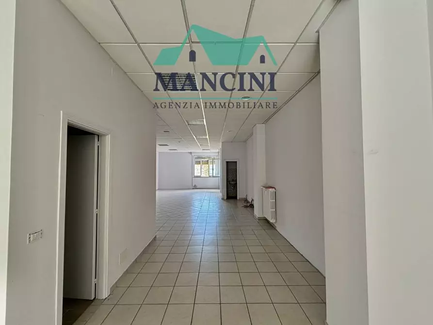 Immagine 5 di Negozio in vendita  in mura occidentali 5/H a Jesi
