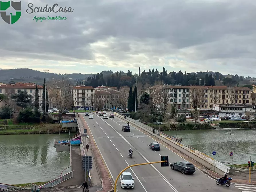 Immagine 1 di Appartamento in vendita  in Lungarno Colombo a Firenze