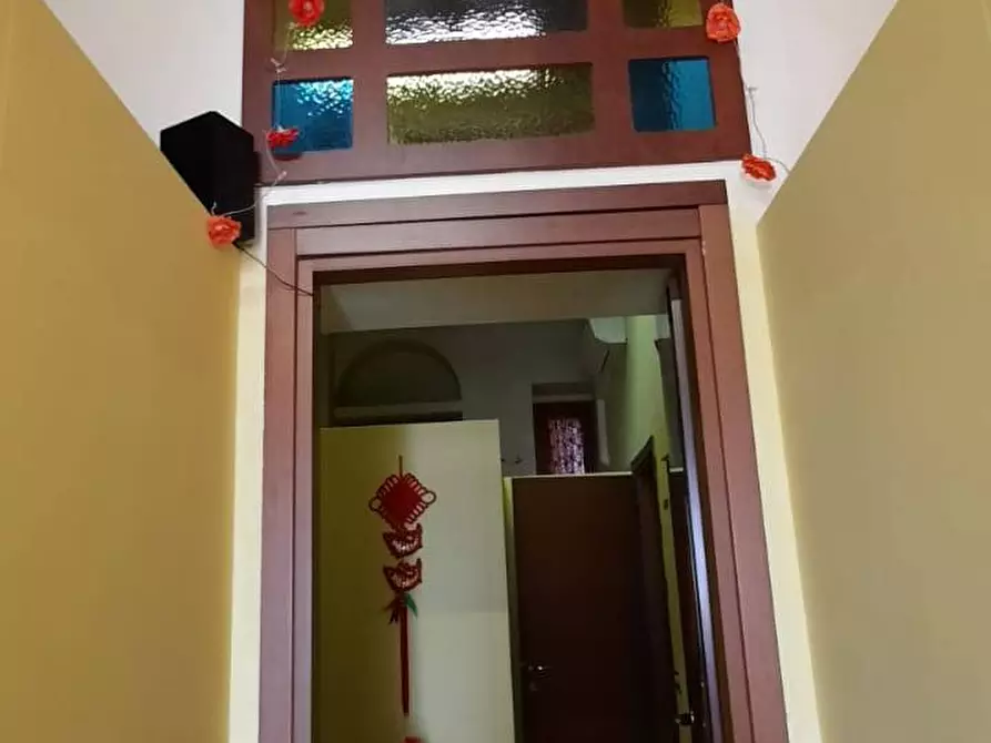 Immagine 12 di Attività commerciale in affitto  in V.LE CERTOSA 180 a Milano