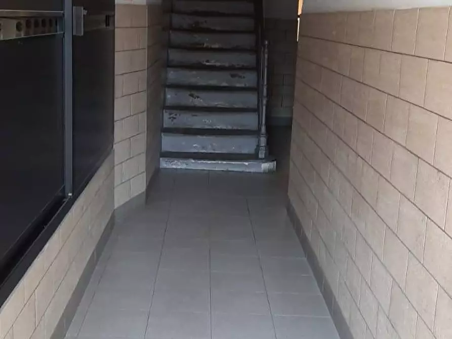 Immagine 3 di Attività commerciale in affitto  in V.LE CERTOSA 180 a Milano