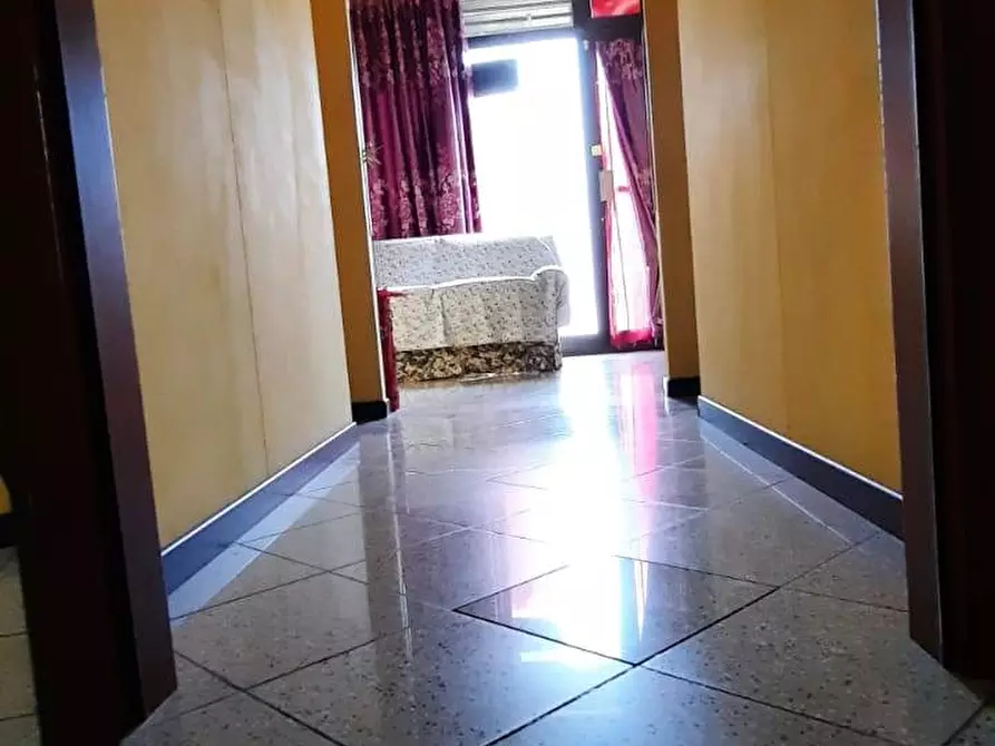 Immagine 5 di Attività commerciale in affitto  in V.LE CERTOSA 180 a Milano