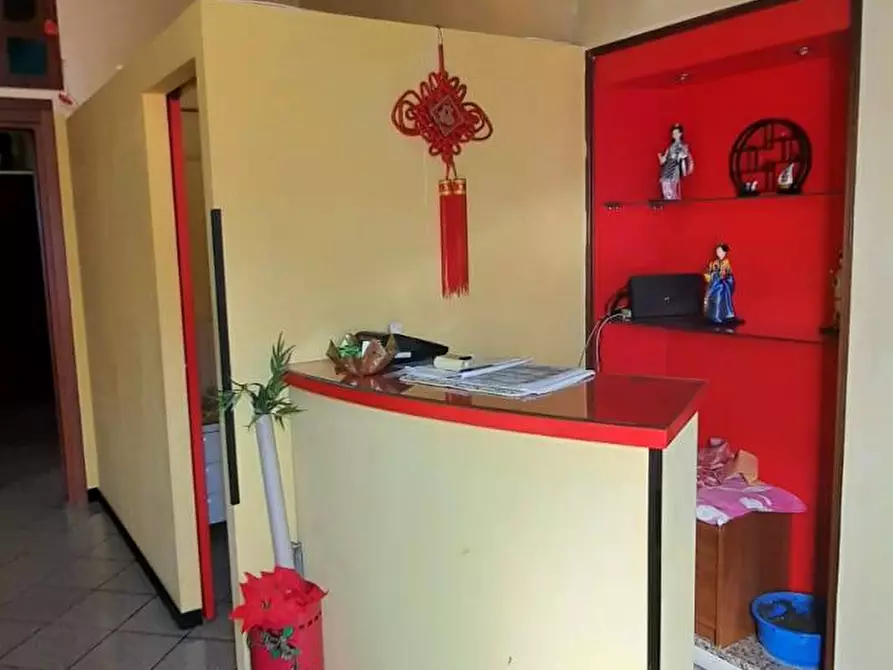 Immagine 13 di Attività commerciale in affitto  in V.LE CERTOSA 180 a Milano