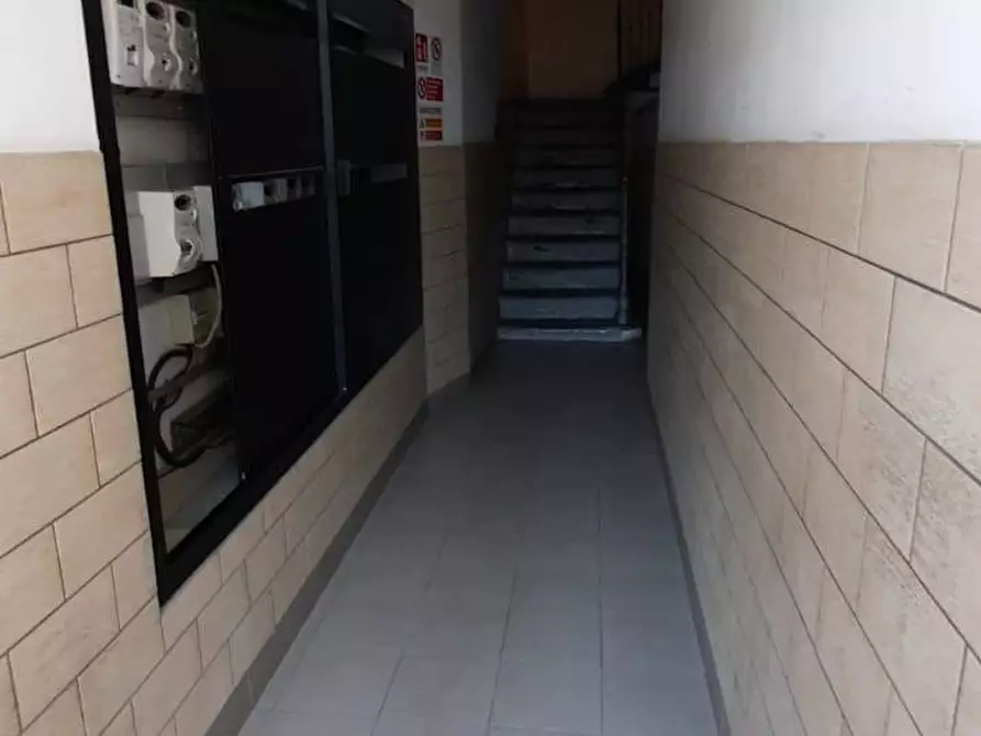 Immagine 18 di Attività commerciale in affitto  in V.LE CERTOSA 180 a Milano